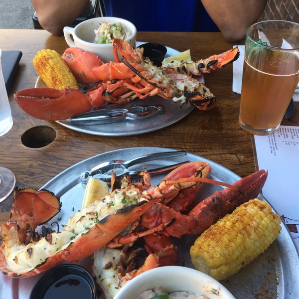 If you go during Sunday, they have an amazing lobster special that starts at 5pm and ends at 9pm.