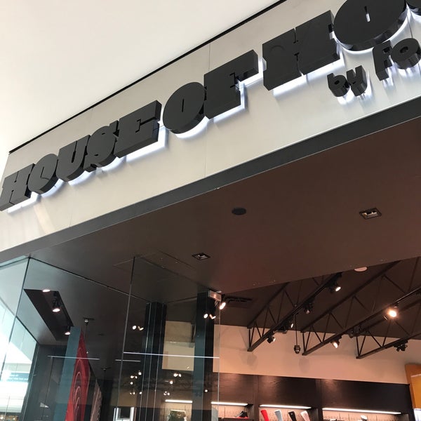 Foot Locker Shoe Store in Winnipeg