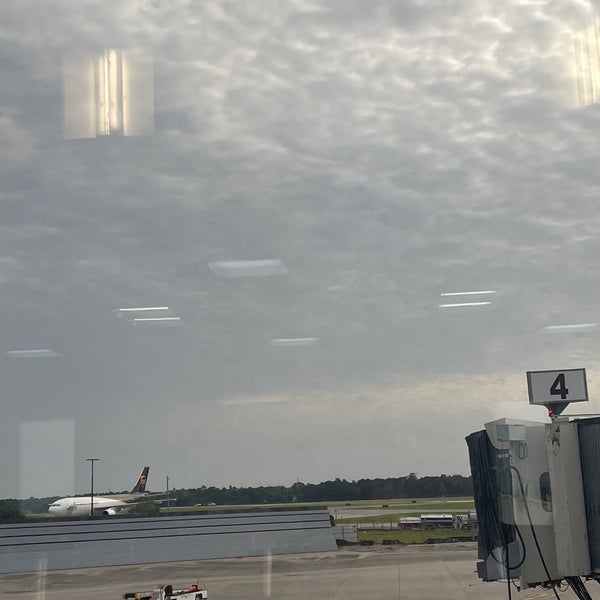 Foto tomada en Pensacola International Airport (PNS)  por Alaa B. el 6/16/2022