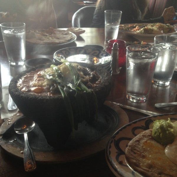 Снимок сделан в Moctezuma&#39;s Mexican Restaurant &amp; Tequila Bar пользователем Jonathan . 12/27/2012
