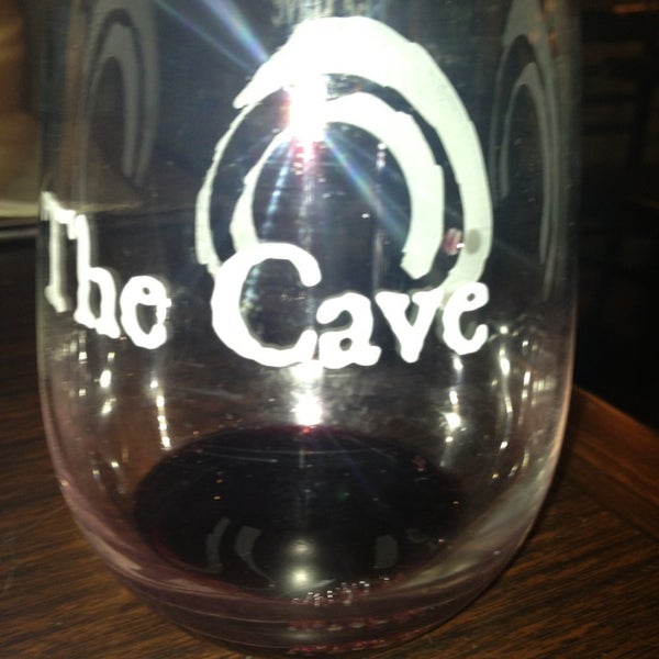Снимок сделан в Ventura Wine Company &amp; The Cave пользователем Jacqueline V. 3/2/2013