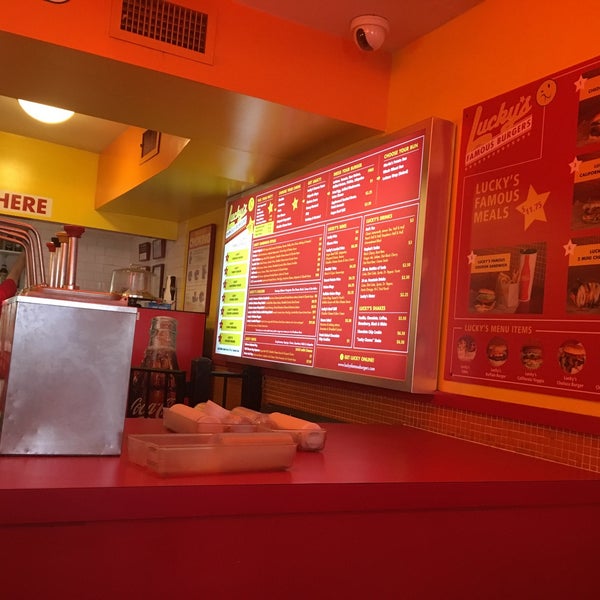 5/22/2018 tarihinde Swapnil T.ziyaretçi tarafından Lucky&#39;s Famous Burgers'de çekilen fotoğraf