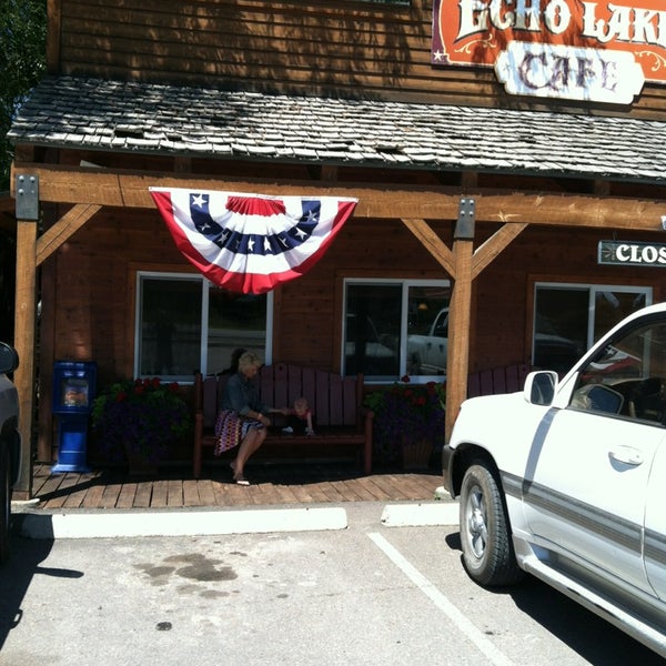 Foto tirada no(a) Echo Lake Cafe por Ron H. em 7/7/2013