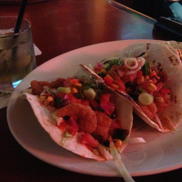Foto diambil di St. Louis Bar and Grill oleh mrk pada 6/12/2013