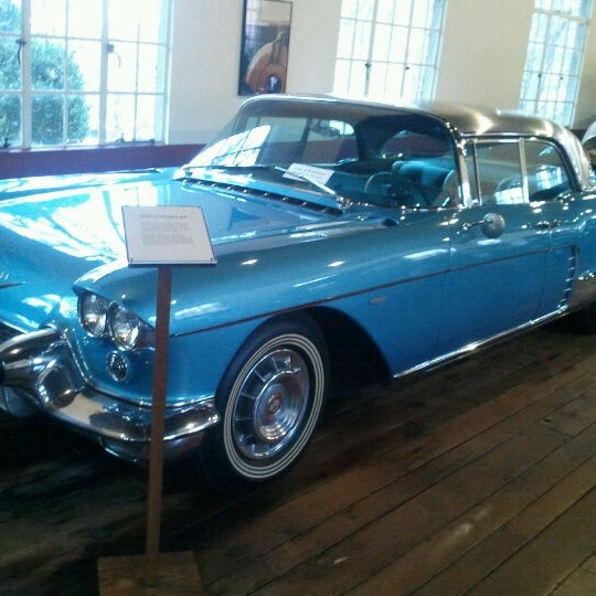 Foto tomada en Estes-Winn Antique Car Museum  por Chris B. el 12/31/2012
