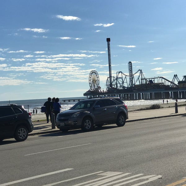 Foto tomada en Galveston Island Historic Pleasure Pier  por Patti S. el 1/3/2020