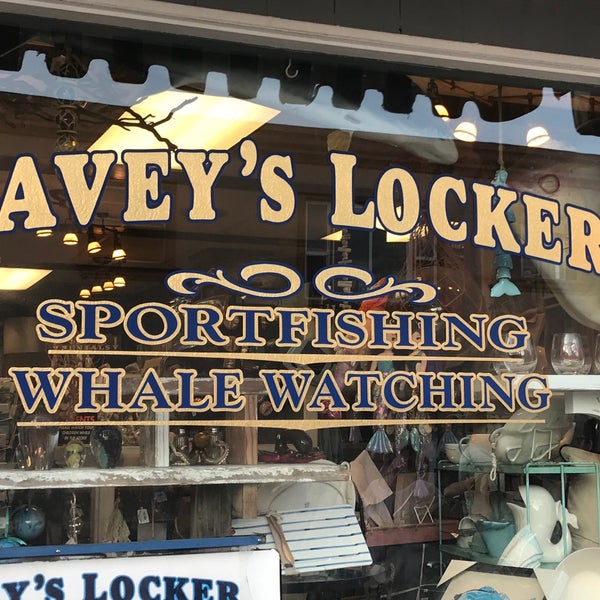Foto diambil di Davey&#39;s Locker Sport Fishing &amp; Whale Watching oleh Adrian J. pada 8/25/2018