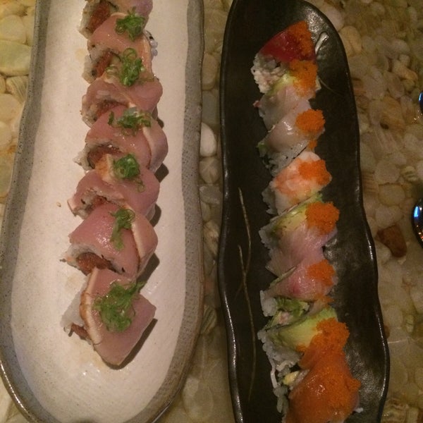 Foto tomada en Lucky Foo&#39;s Sushi Cocktails &amp; Kitchen  por Anna el 1/4/2015