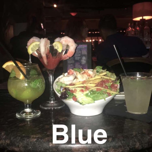 รูปภาพถ่ายที่ Blue Martini โดย Anna เมื่อ 11/14/2016