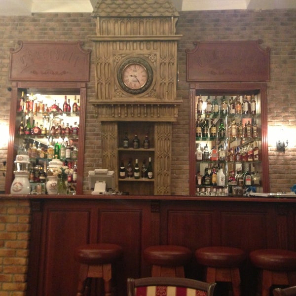 7/11/2013 tarihinde Елена К.ziyaretçi tarafından Churchill Pub / Черчилль Паб'de çekilen fotoğraf