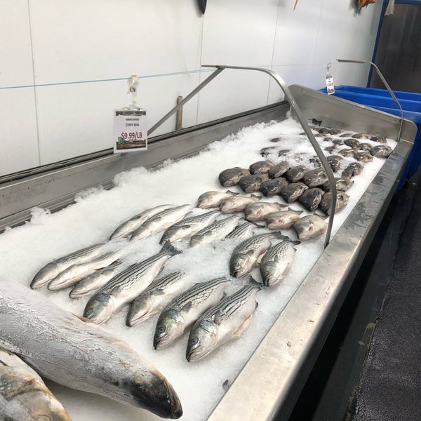 Foto diambil di San Pedro Fish Market @The Landing oleh Eric S. pada 7/19/2020