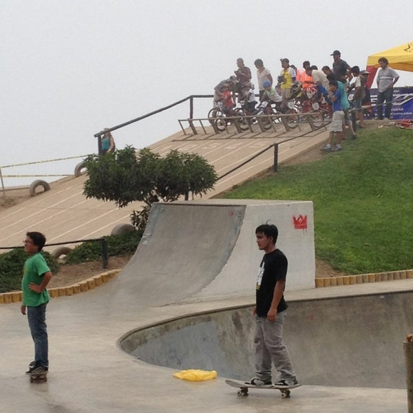 รูปภาพถ่ายที่ Skate Park de Miraflores โดย Renzo S. เมื่อ 2/10/2013