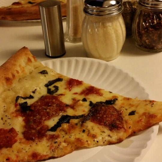 3/4/2014にMartine P.がRiverwalk Pizzeriaで撮った写真