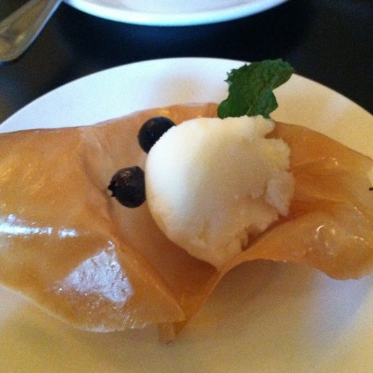10/6/2012에 Teresa H.님이 Finale Desserterie &amp; Bakery에서 찍은 사진