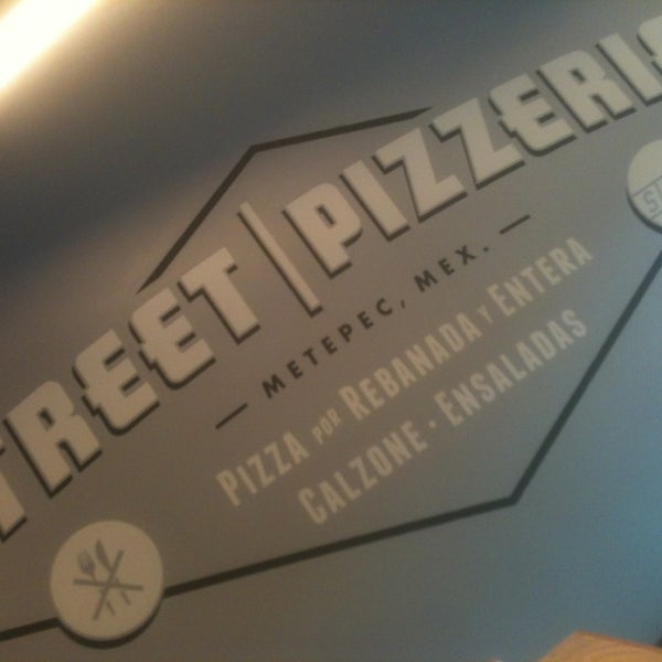 4/27/2013にJorge Z.がStreet Pizzeríaで撮った写真