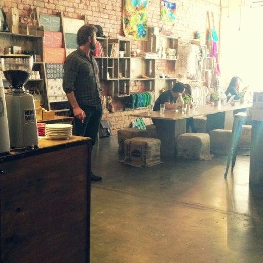 รูปภาพถ่ายที่ 2Pocket Fairtrade Espresso Bar and Store โดย DooLee P. เมื่อ 2/3/2013