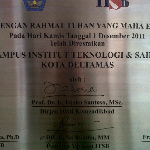Снимок сделан в Institut Teknologi dan Sains Bandung (ITSB) пользователем RullyansyahTyo P. 6/15/2013