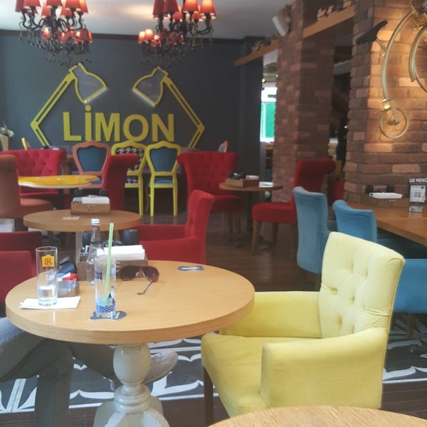 Photo taken at Limon Restaurant &amp; Bar by 💎Emina Güzellik S. on 7/25/2018