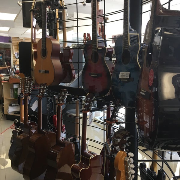 Lalbazar 2024 guitar shop