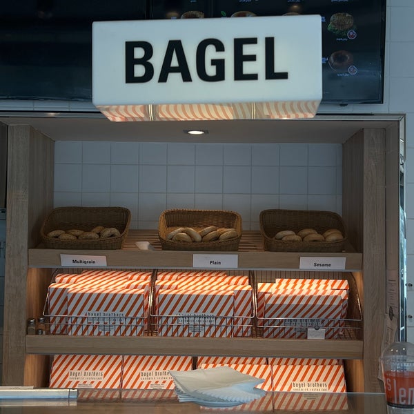 Foto tirada no(a) Bagel Brothers - Sandwich Restaurant por Mohsen ⚡. em 8/7/2022