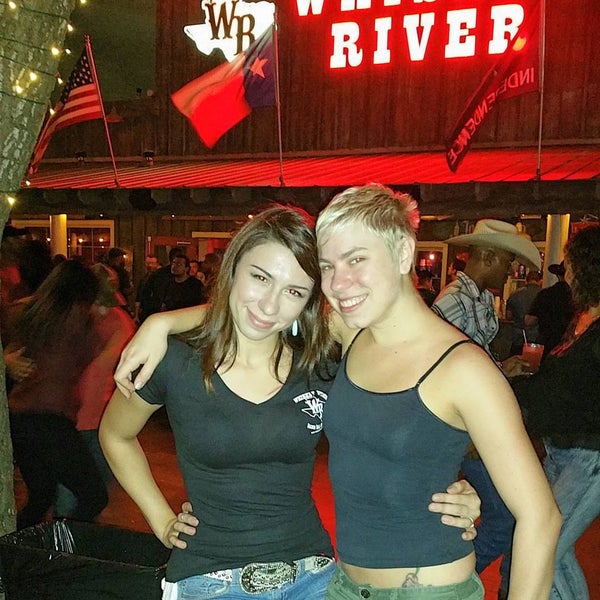 Foto tirada no(a) Whiskey River Dancehall &amp; Saloon por Jason &quot;Danger&quot; D. em 11/27/2015