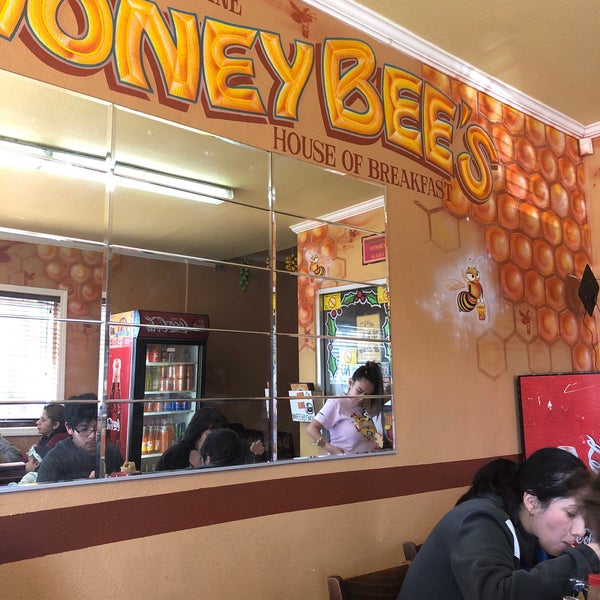 Foto scattata a Honey Bee&#39;s House Of Breakfast da jp k. il 2/24/2018