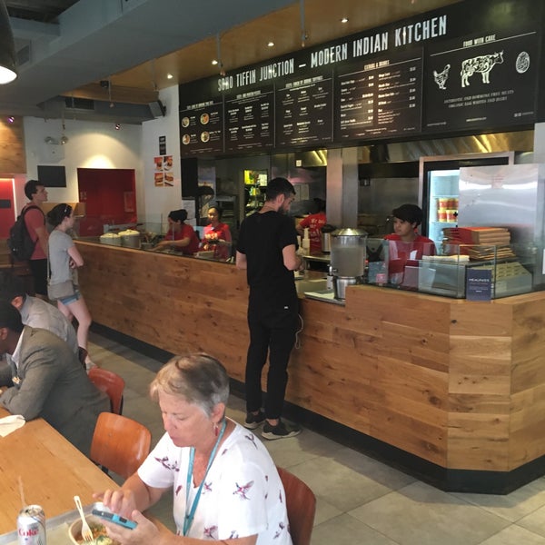 9/12/2016에 jp k.님이 Soho Tiffin Junction – Burgers &amp; Bowls에서 찍은 사진