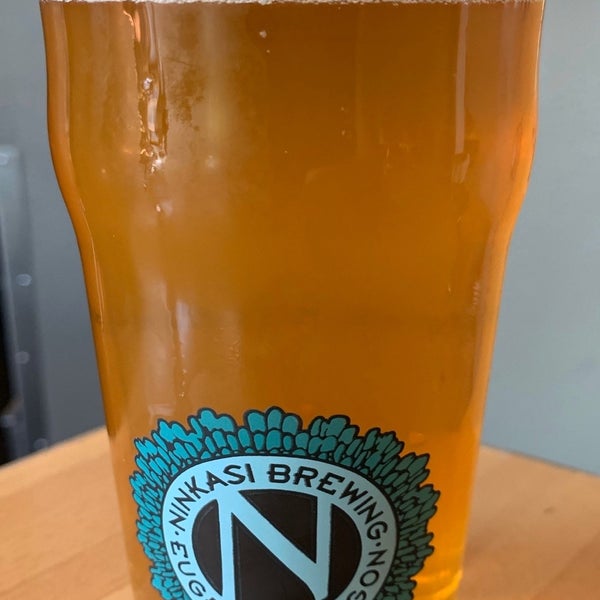 Foto diambil di Ninkasi Brewing Tasting Room oleh Derek W. pada 9/3/2019