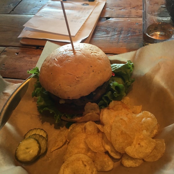 8/17/2017 tarihinde Anthony G.ziyaretçi tarafından Raglan Public House'de çekilen fotoğraf