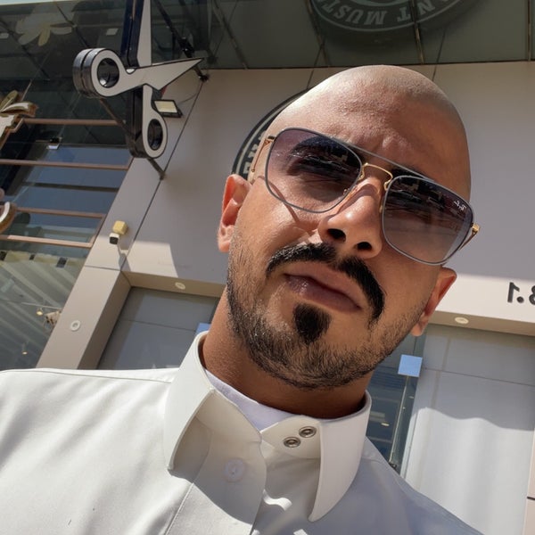 Foto diambil di Elegant Mustache Barber Shop ( B.1 ) Al-Malaqa oleh KHALID pada 2/8/2022