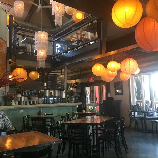 9/16/2017 tarihinde Wendy L.ziyaretçi tarafından Guglhupf Artisan Bakery, Restaurant &amp; Café'de çekilen fotoğraf