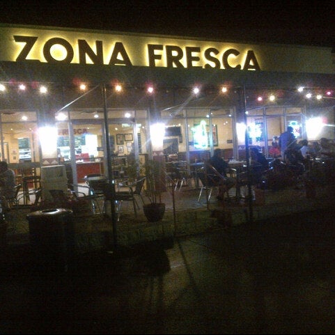 รูปภาพถ่ายที่ Zona Fresca โดย Bryan O. เมื่อ 3/26/2013