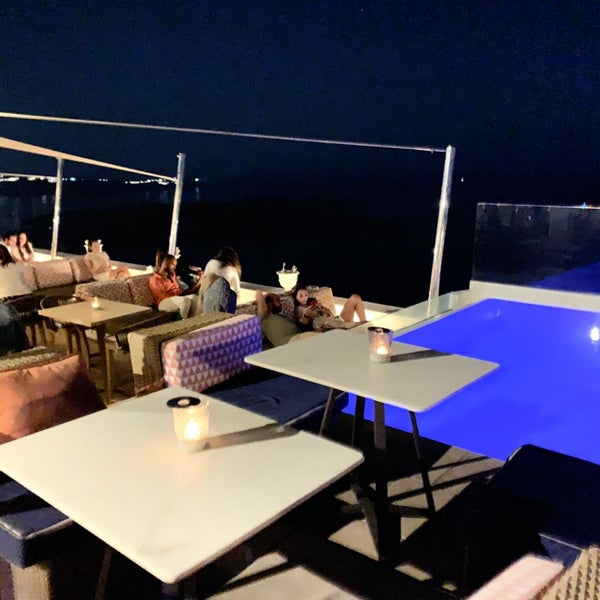 Foto scattata a Buddha-Bar Beach Santorini da Haifa il 8/15/2019