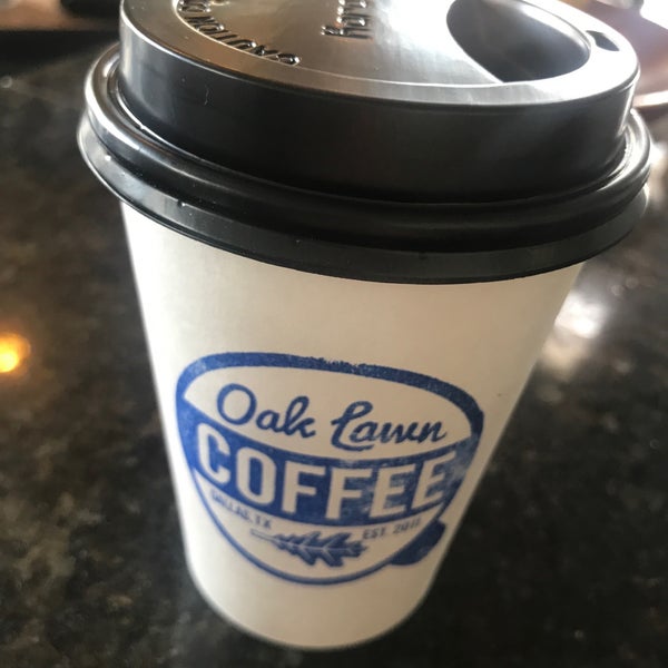 Foto scattata a Oak Lawn Coffee da Michelle Rose Domb il 11/18/2017