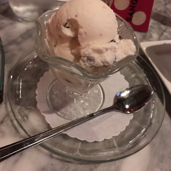 11/21/2016にMichelle Rose DombがSwensen&#39;s Grill &amp; Ice Creamで撮った写真