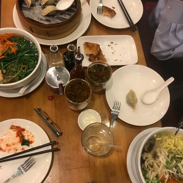 Foto tomada en Jeng Chi Restaurant  por Michelle Rose Domb el 4/13/2018