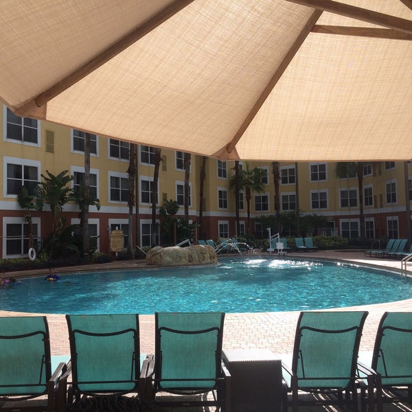 รูปภาพถ่ายที่ Residence Inn by Marriott Orlando Lake Buena Vista โดย Michelle Rose Domb เมื่อ 9/20/2016