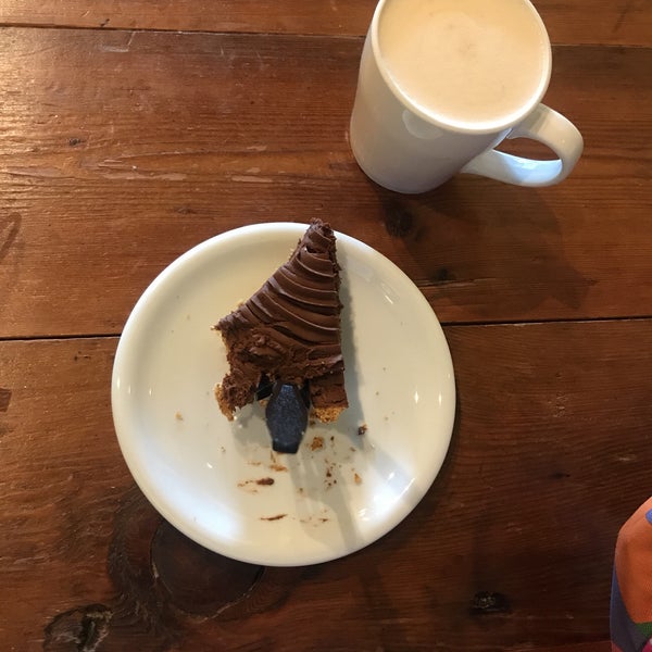 4/4/2018にMichelle Rose DombがCultivar Coffee Bar &amp; Roasterで撮った写真