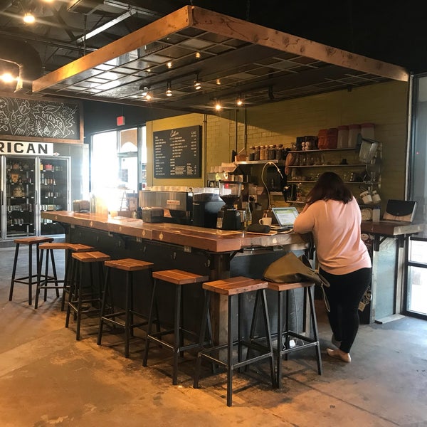 4/4/2018にMichelle Rose DombがCultivar Coffee Bar &amp; Roasterで撮った写真
