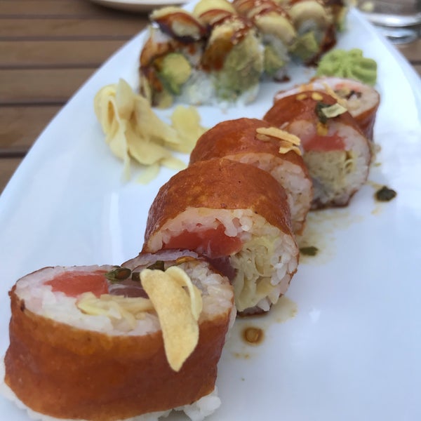 รูปภาพถ่ายที่ Blue Sushi Sake Grill โดย Michelle Rose Domb เมื่อ 10/28/2018