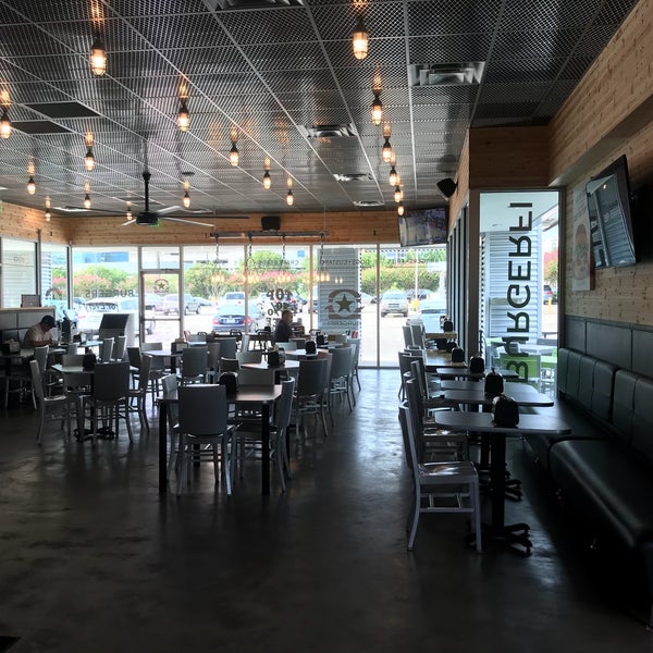 Photo taken at BURGERFI by Michelle Rose Domb on 7/10/2018