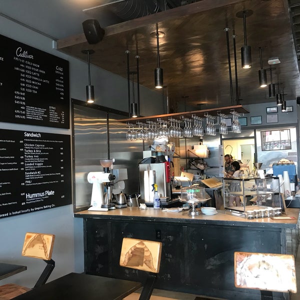 9/4/2018にMichelle Rose DombがCultivar Coffee Bar &amp; Roasterで撮った写真