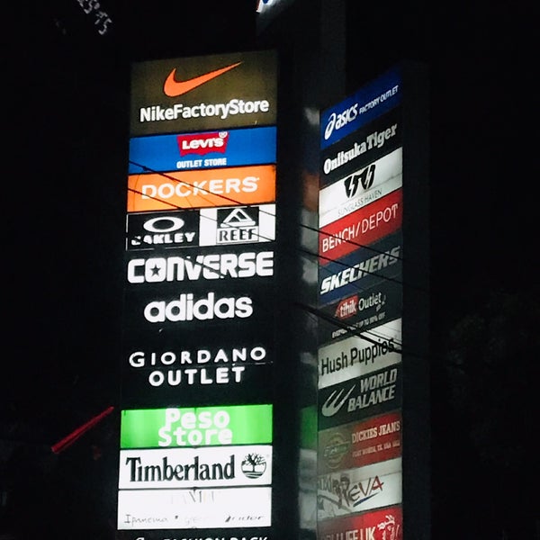 Skechers factory outlet mahipalpur 2025