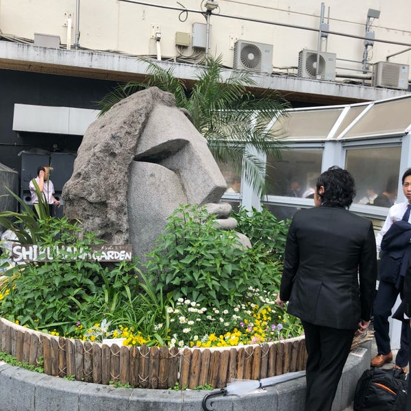 渋谷駅南口モアイ像宝くじ売場 渋谷区 東京都 渋谷駅南口モアイ像宝くじ売場 渋谷区 東京都
