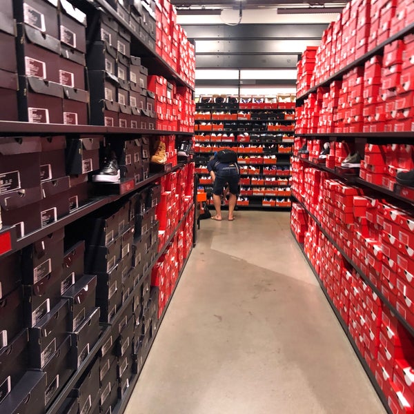 Camarillo nike top store hours