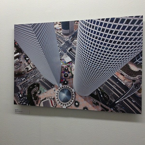 รูปภาพถ่ายที่ Bauhaus Center โดย Sarit M. เมื่อ 5/3/2013