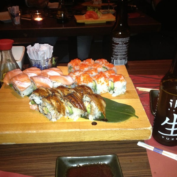 3/15/2013 tarihinde Kubilay Ö.ziyaretçi tarafından Kyoto Sushi &amp; Grill'de çekilen fotoğraf