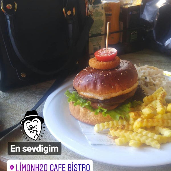12/7/2019 tarihinde Sümeyra Y.ziyaretçi tarafından LimonH₂O Cafe Bistro'de çekilen fotoğraf