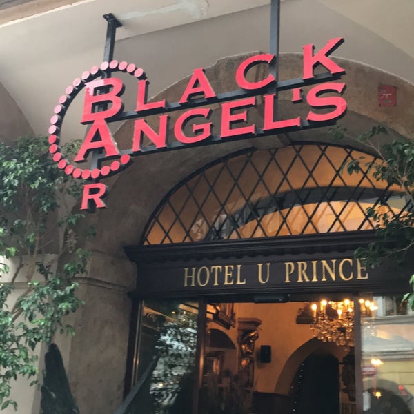 Foto diambil di Black Angel&#39;s Bar oleh Mo. pada 8/15/2019