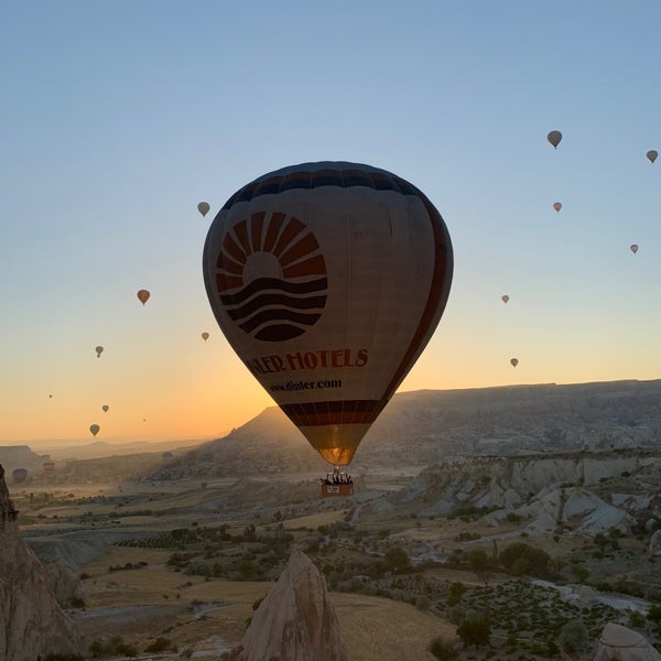 Das Foto wurde bei Royal Balloon von Vanya V. am 8/3/2021 aufgenommen